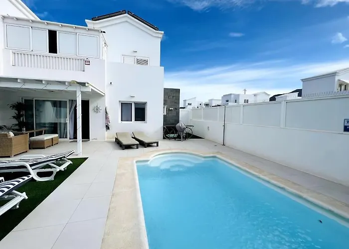 Lovely Sanmar, Heated Pool, Private Gymnasium Villa *