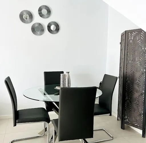 Lovely Sanmar, Heated Pool, Private Gymnasium Villa